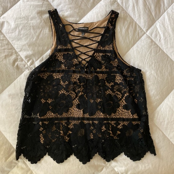 Express Lacey Flower Tank - Picture 1 of 2